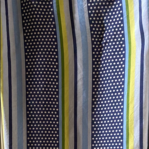 Full sized shower curtain, hooks and bath mat - Picture 2 of 3